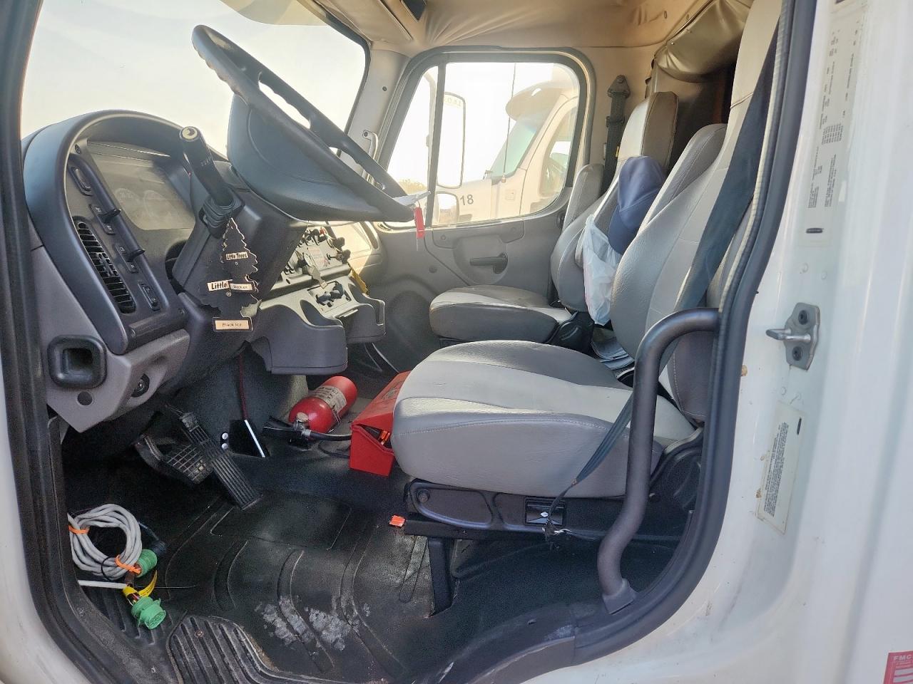 2018 FREIGHTLINER M2 106 MEDIUM DUTY photo 7