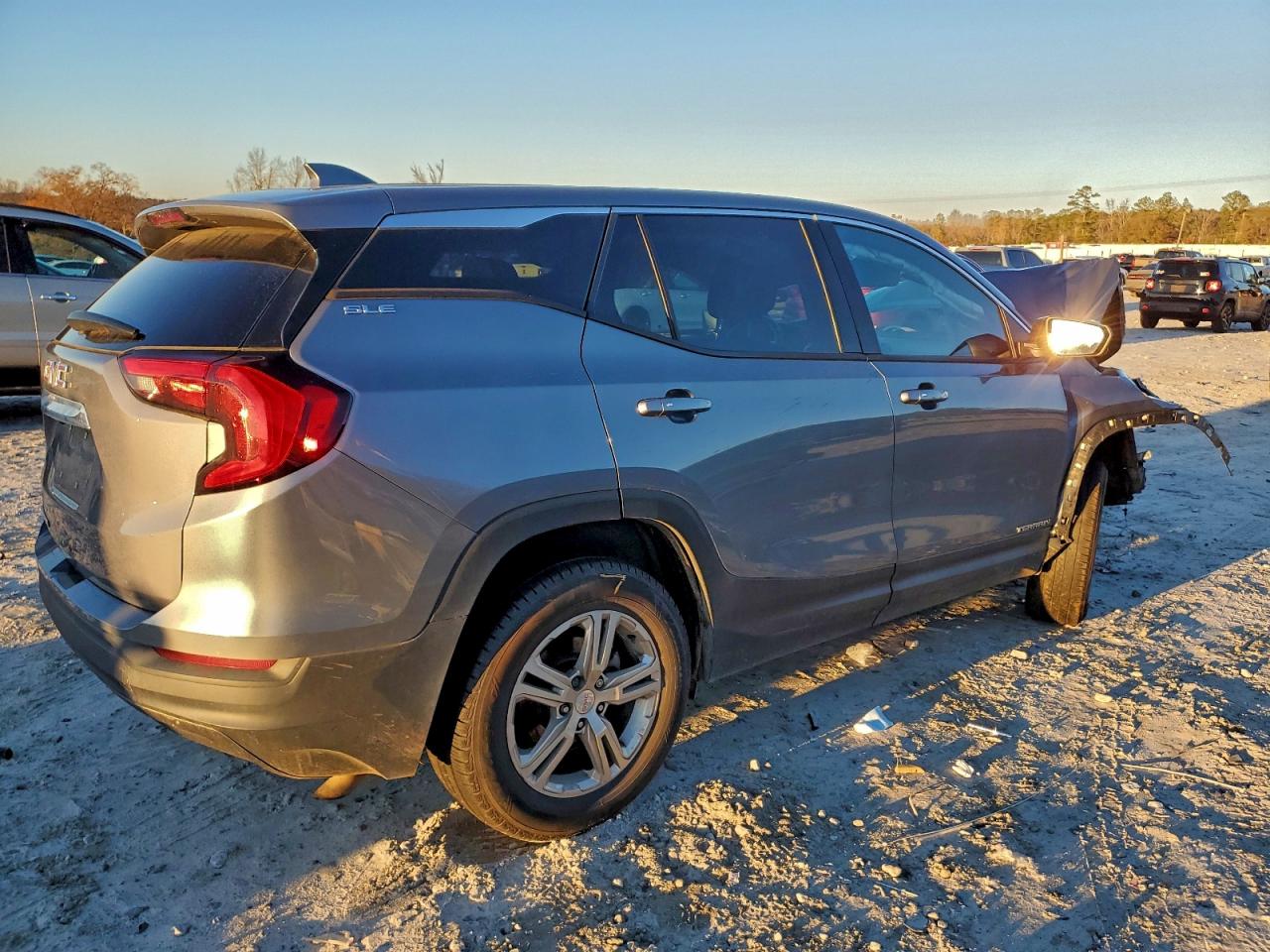 2018 GMC TERRAIN SLE photo 3