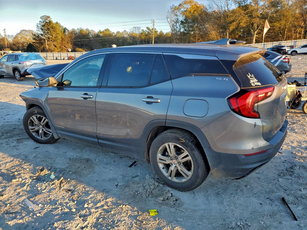 2018 GMC TERRAIN SLE photo 2