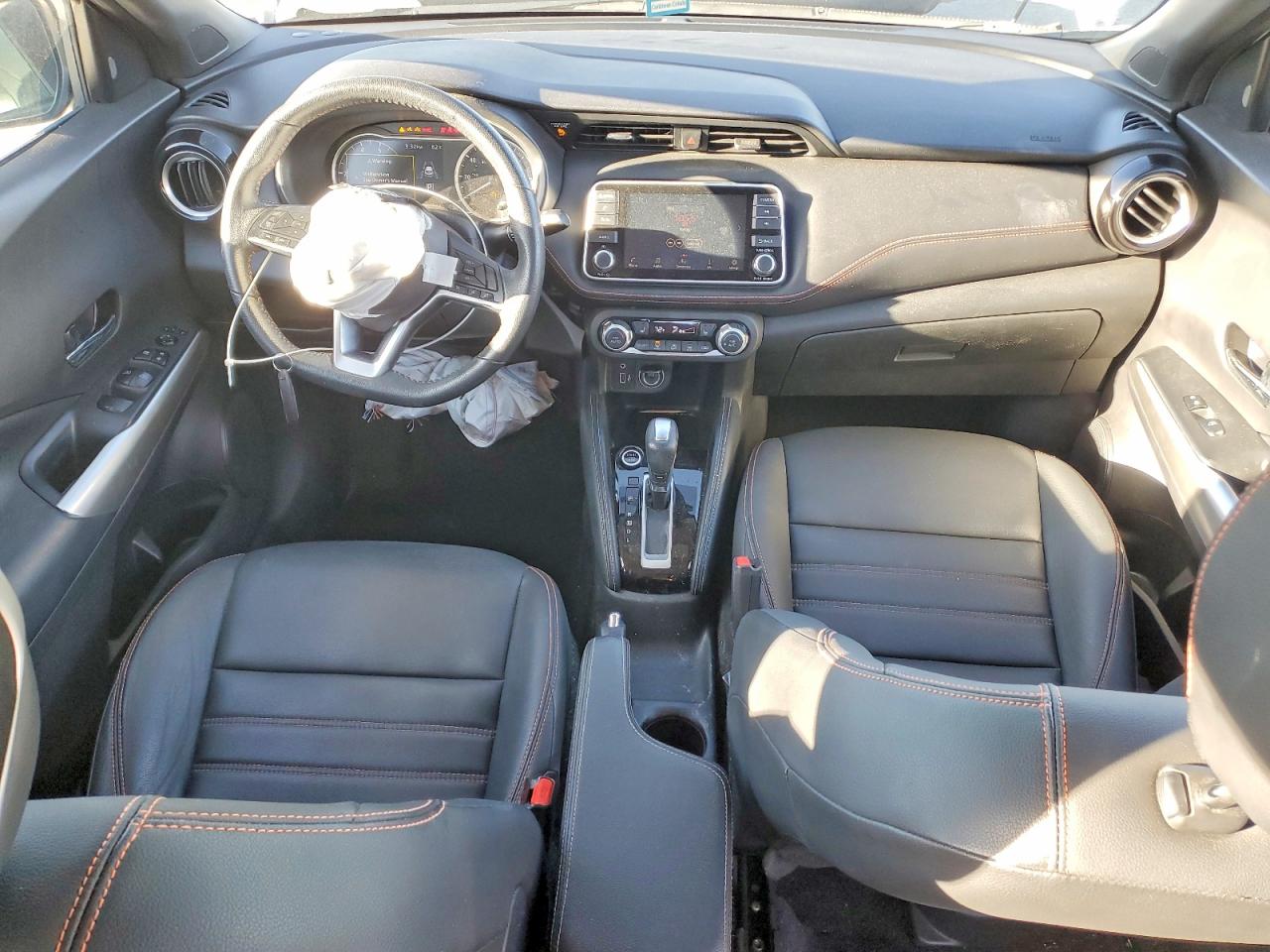 2020 NISSAN KICKS SR photo 8