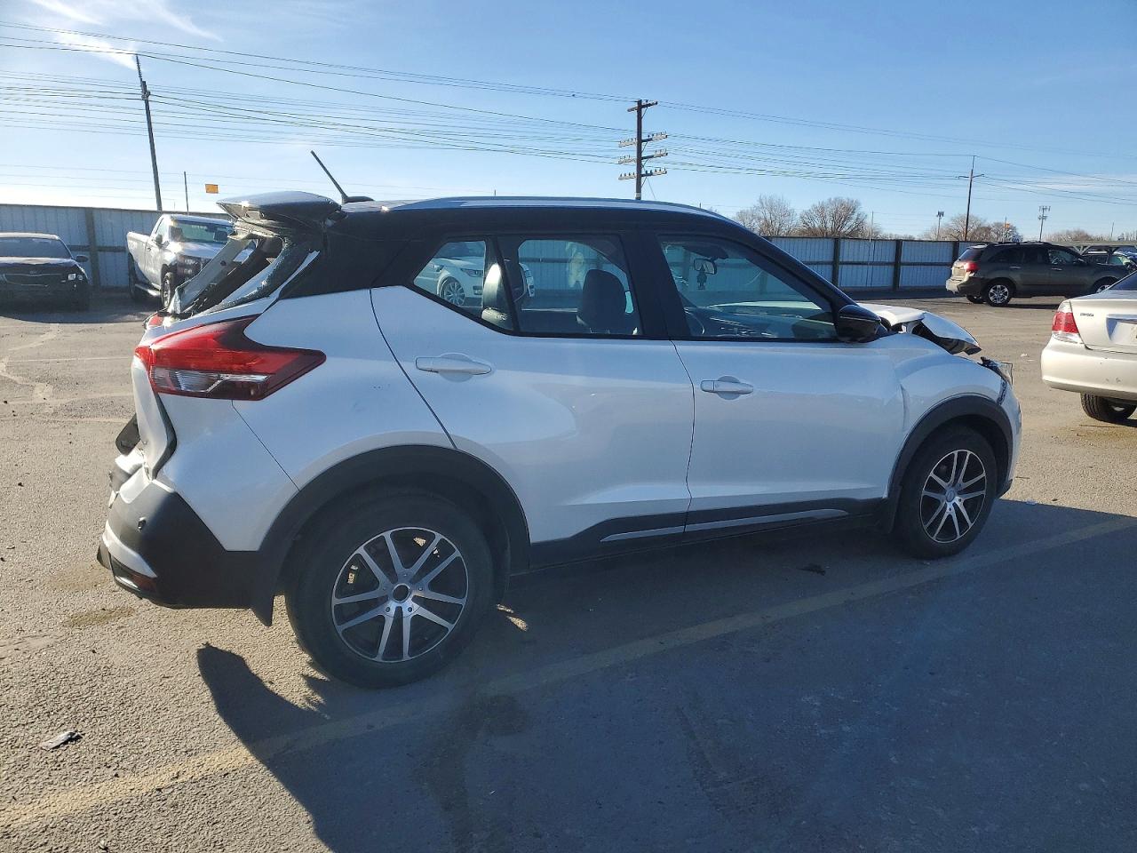 2020 NISSAN KICKS SR photo 3