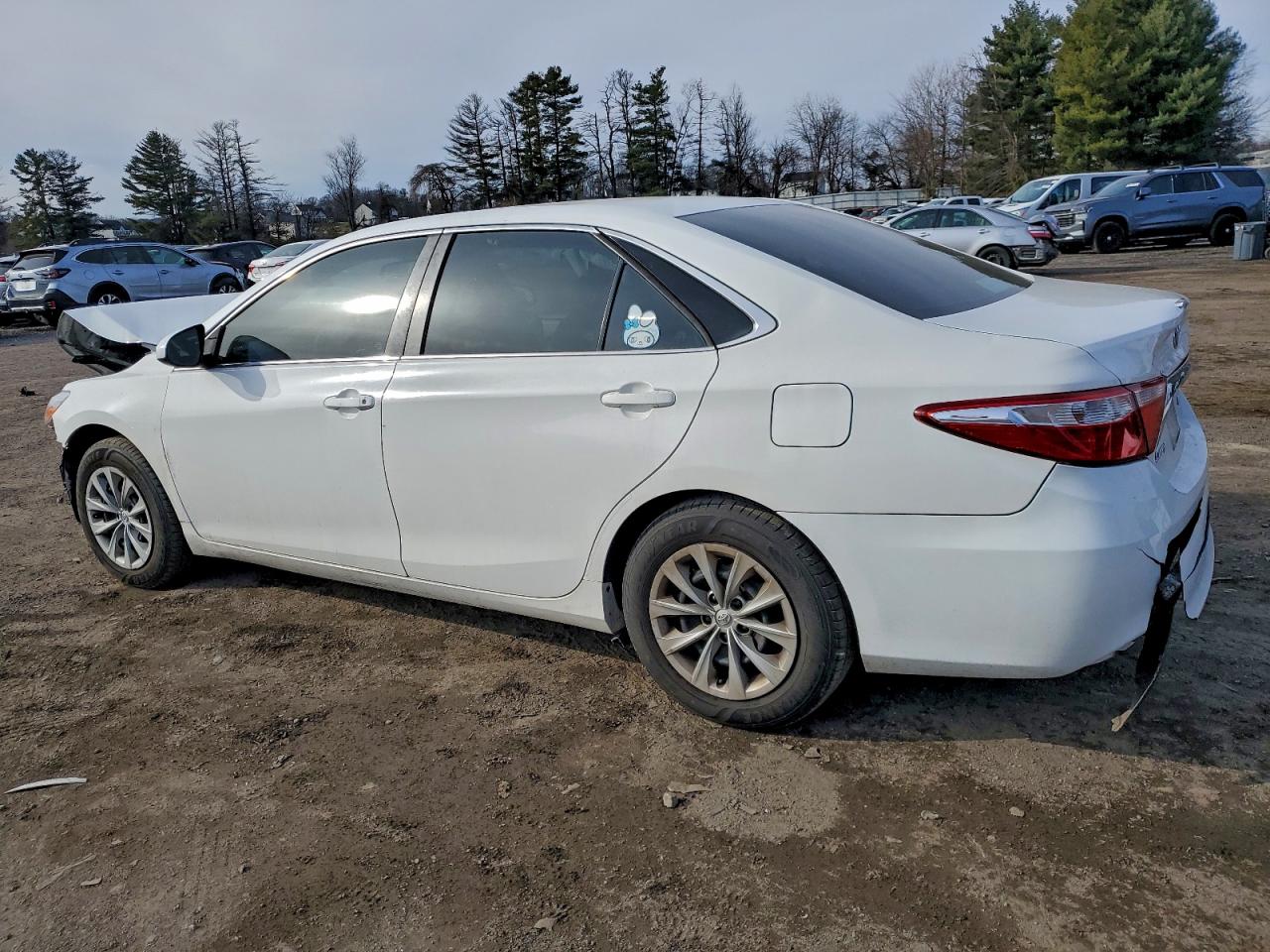 2017 TOYOTA CAMRY LE photo 2