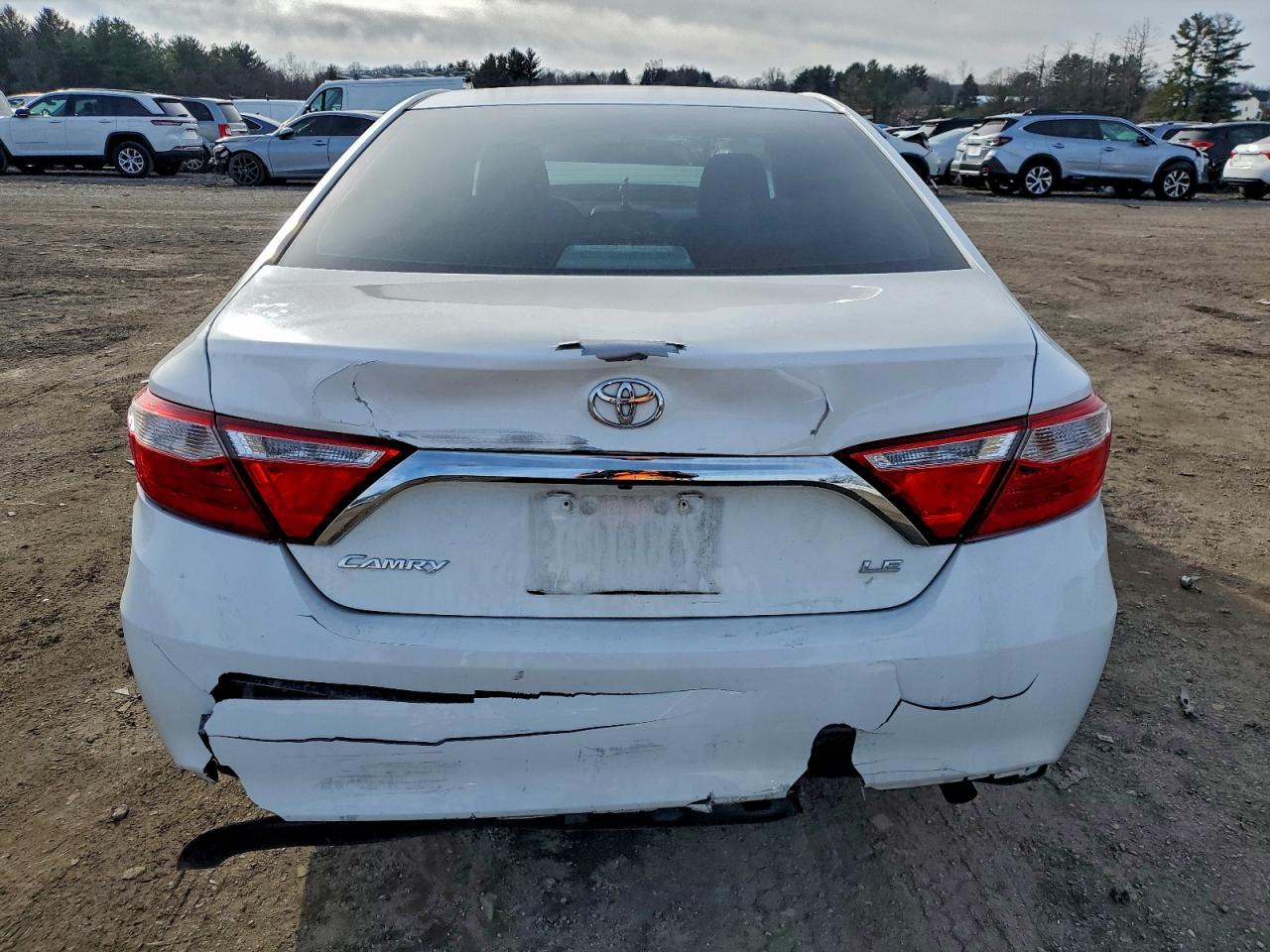 2017 TOYOTA CAMRY LE photo 6