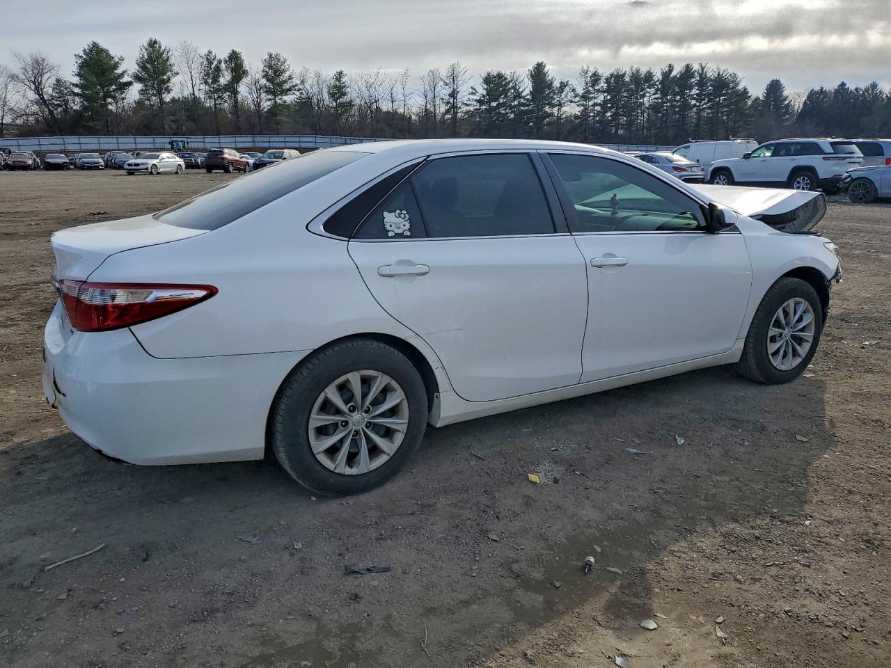 2017 TOYOTA CAMRY LE photo 3