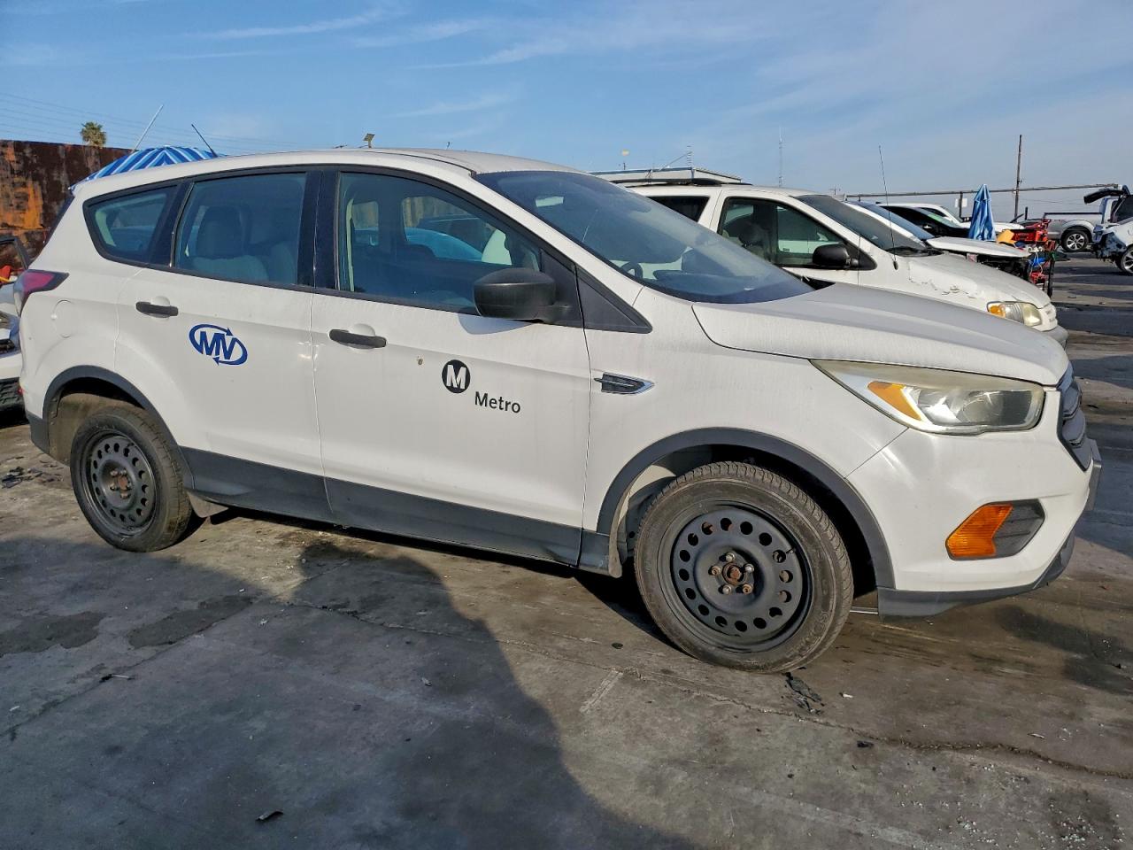 2017 FORD ESCAPE S photo 4