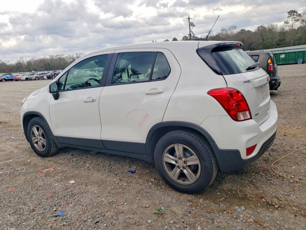 2019 CHEVROLET TRAX LS photo 2