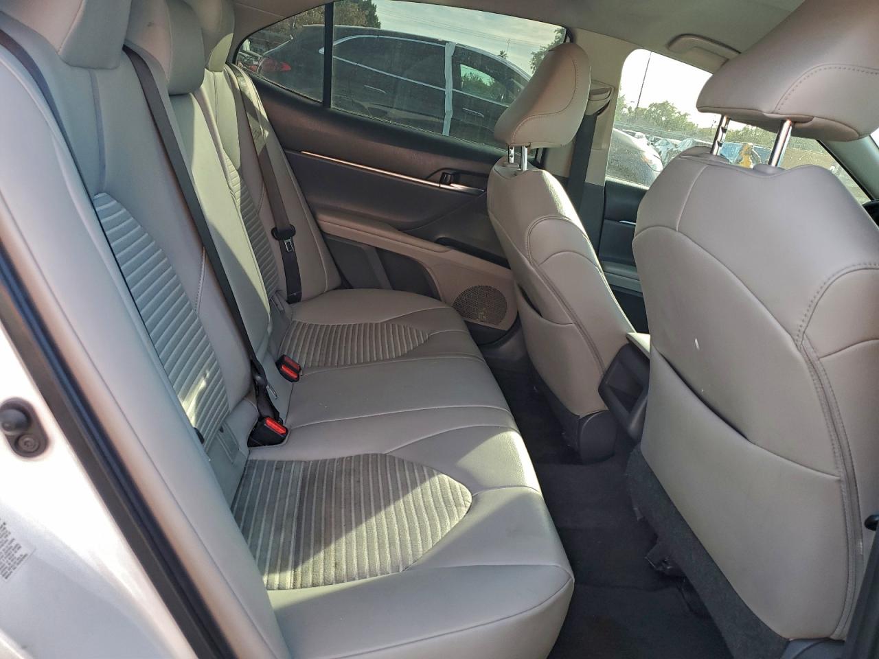 2019 TOYOTA CAMRY L photo 10