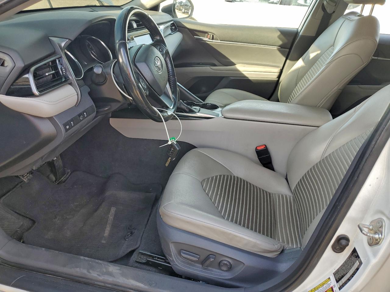 2019 TOYOTA CAMRY L photo 7