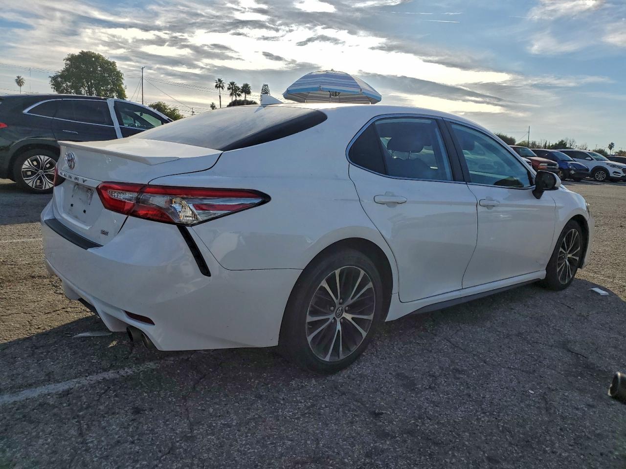2019 TOYOTA CAMRY L photo 3