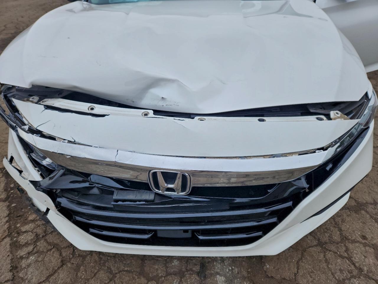 2020 HONDA ACCORD LX photo 11