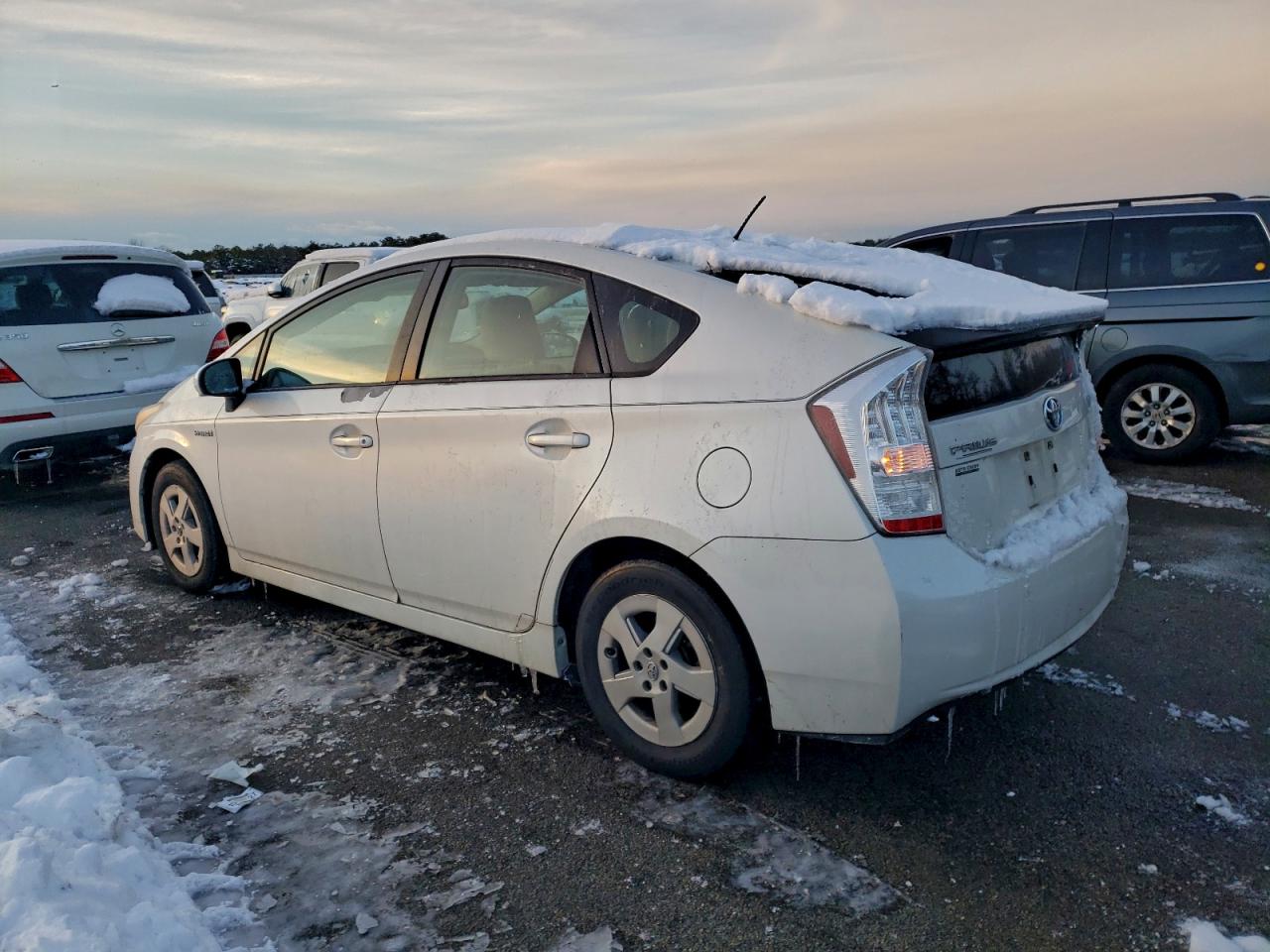 2010 TOYOTA PRIUS photo 2