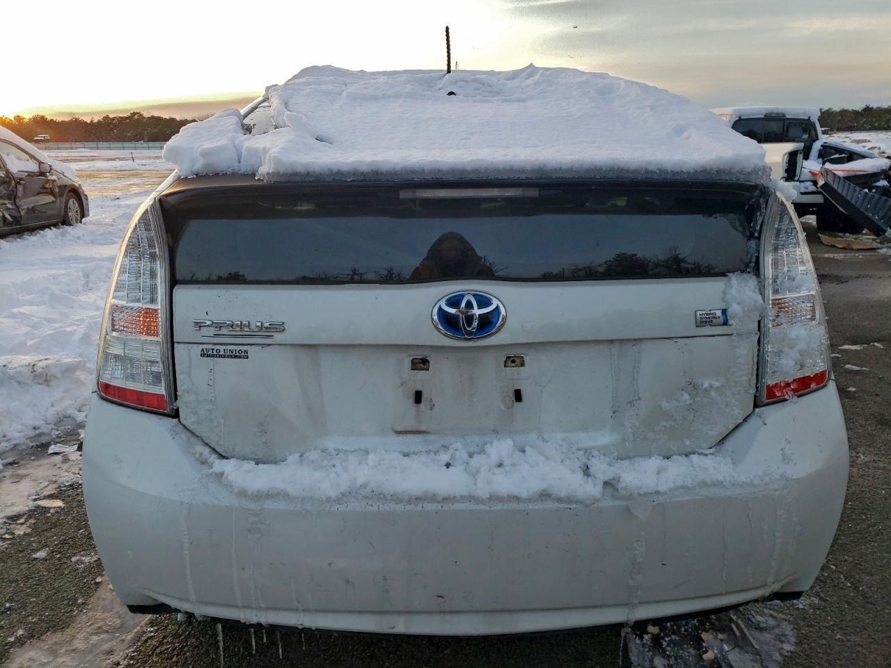 2010 TOYOTA PRIUS photo 6