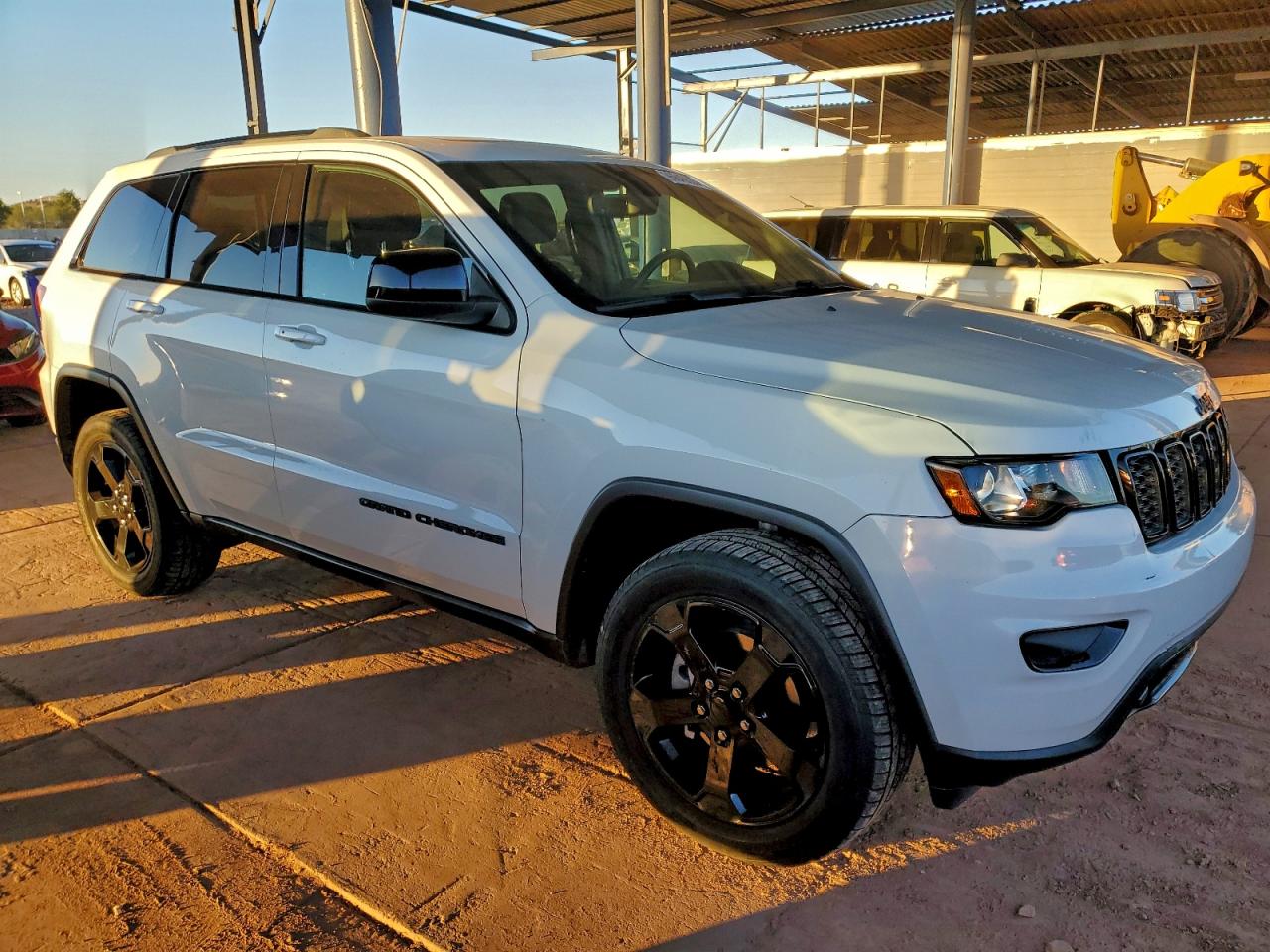 2019 JEEP GRAND CHEROKEE LAREDO photo 4
