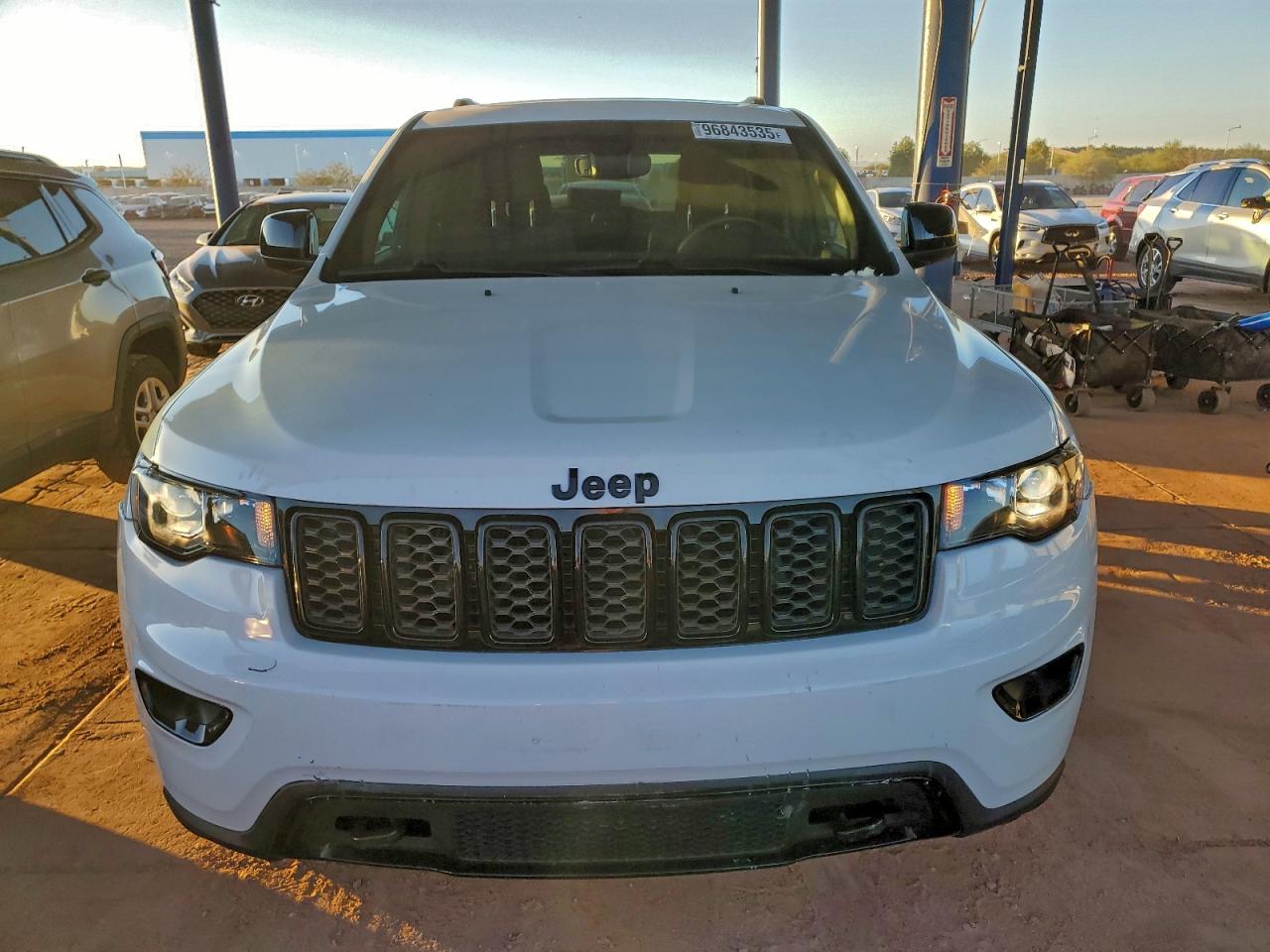 2019 JEEP GRAND CHEROKEE LAREDO photo 5