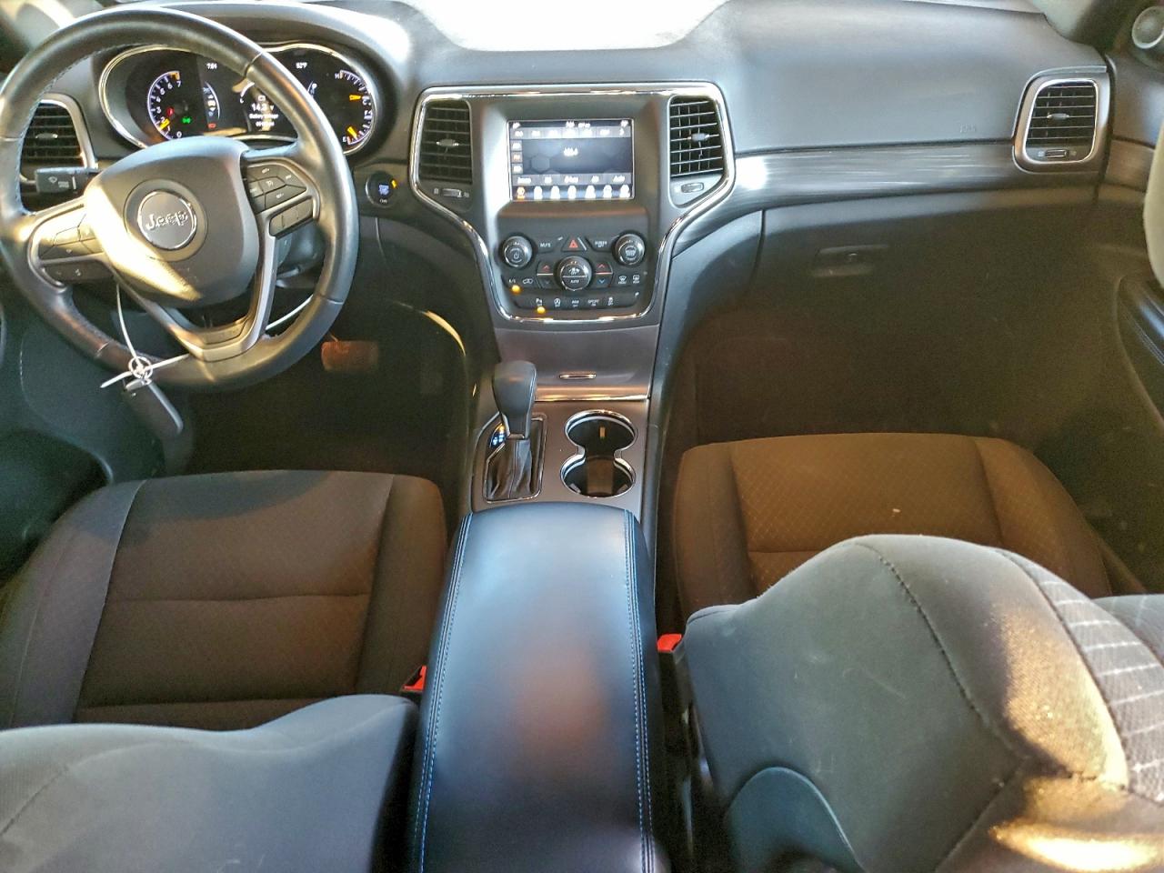 2019 JEEP GRAND CHEROKEE LAREDO photo 8