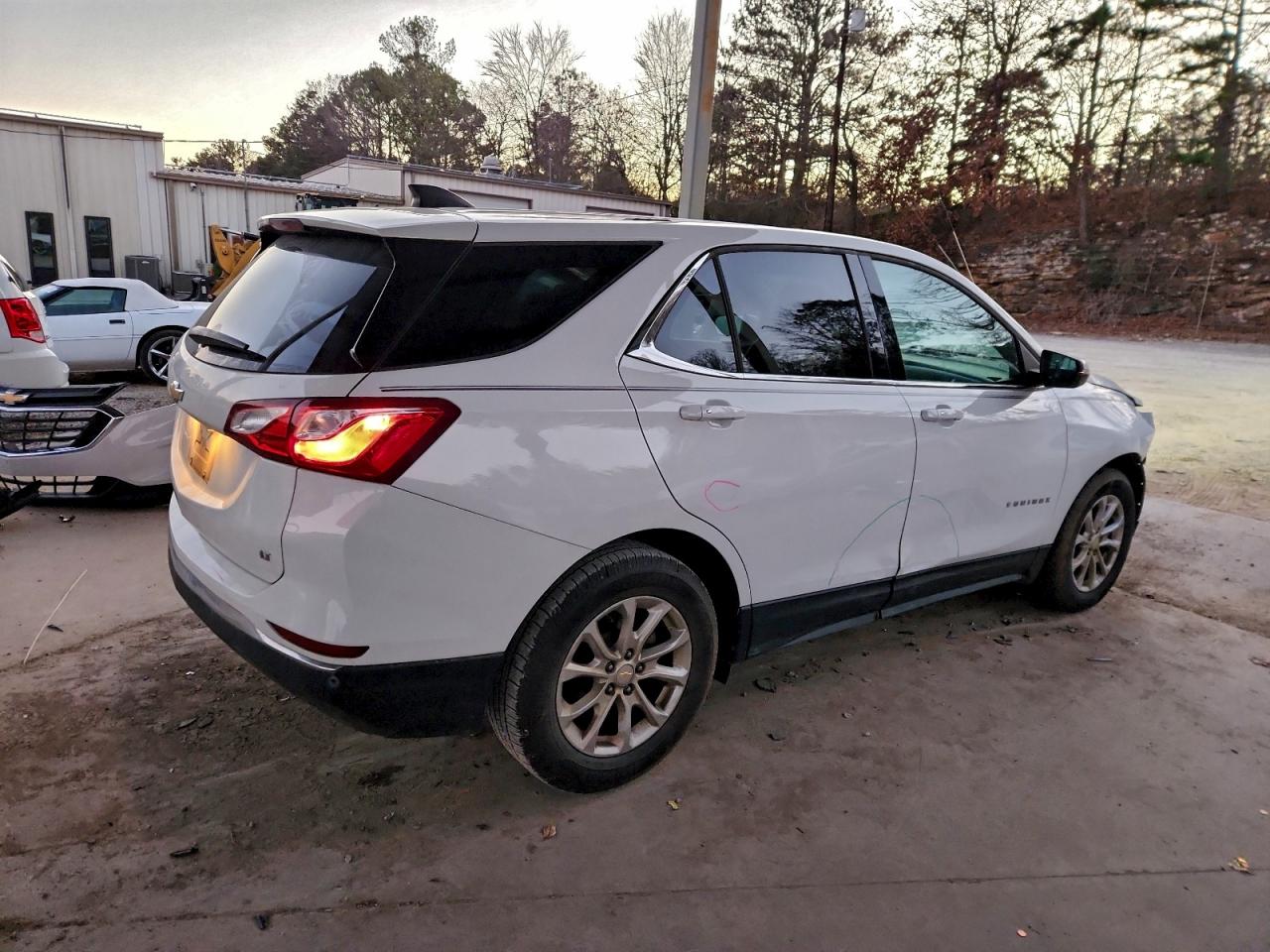 2018 CHEVROLET EQUINOX LT photo 3