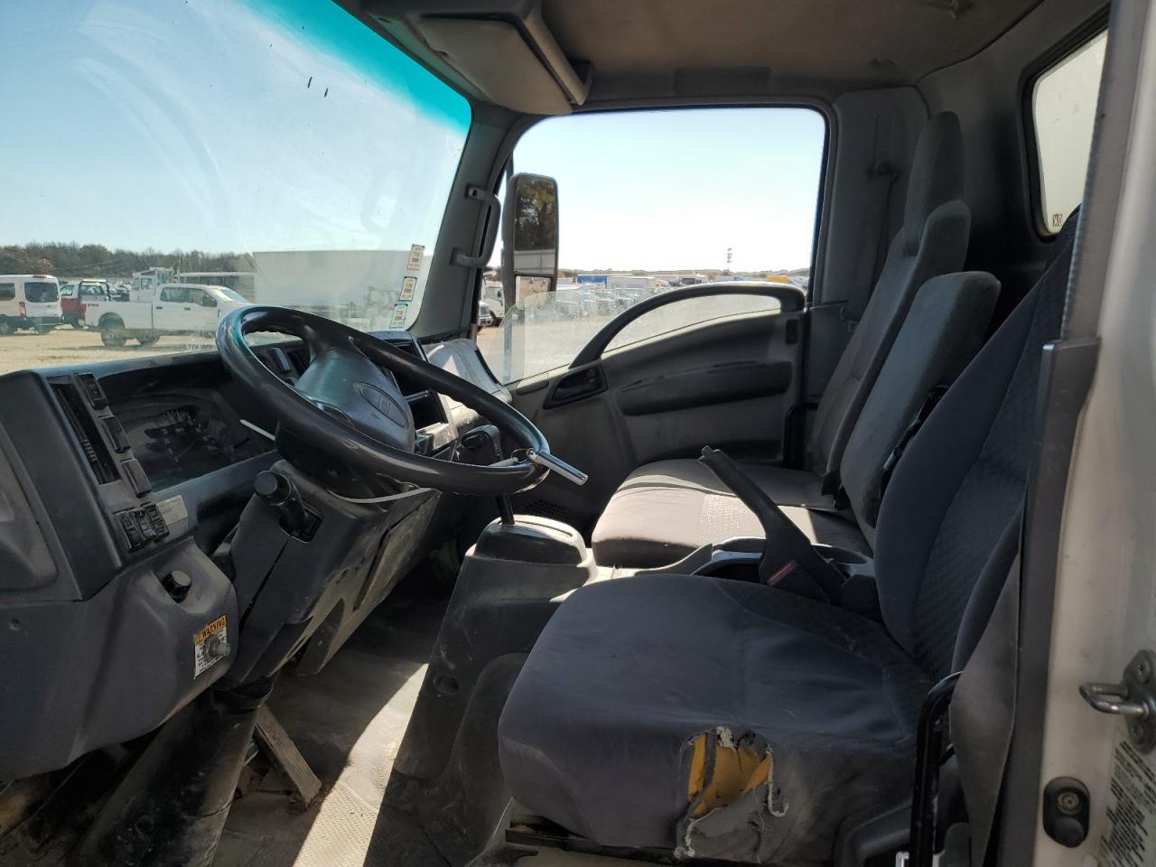 2009 ISUZU NPR photo 7