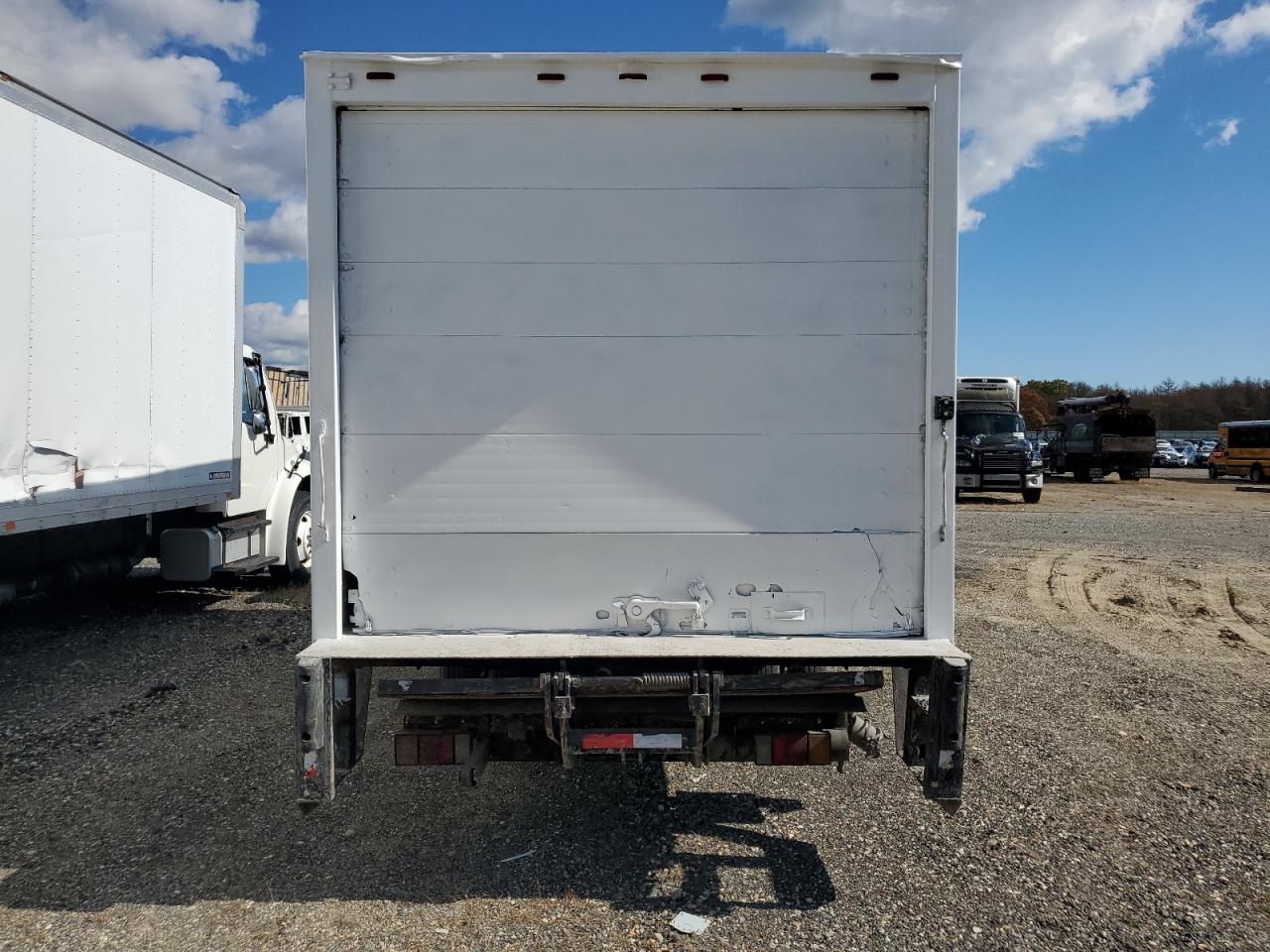 2009 ISUZU NPR photo 6