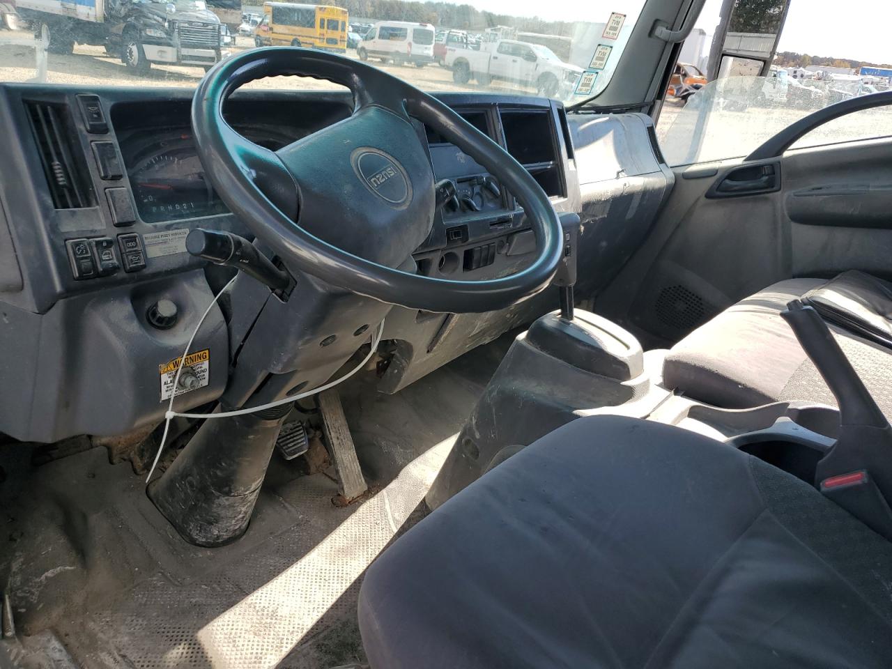 2009 ISUZU NPR photo 8