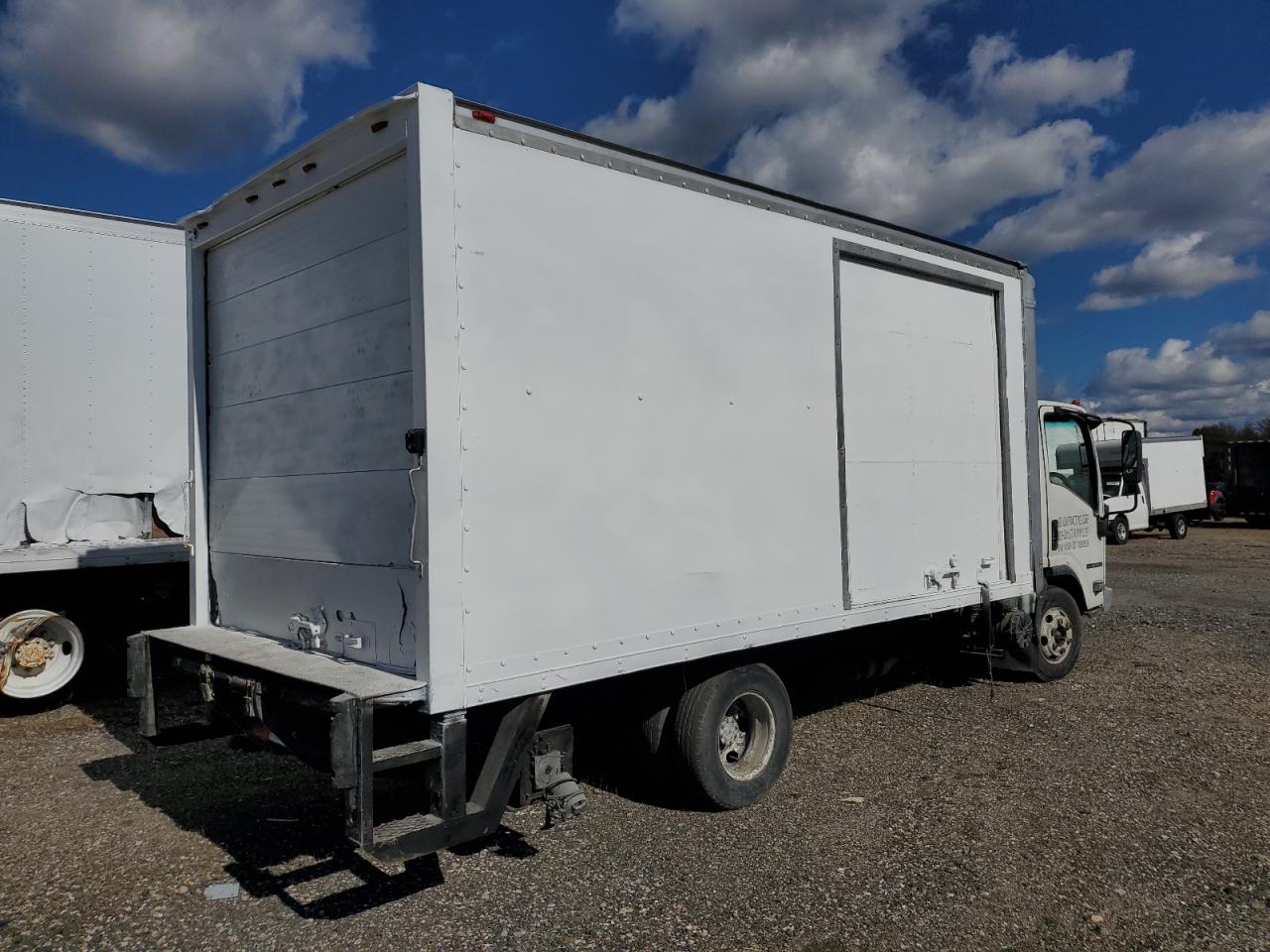 2009 ISUZU NPR photo 3