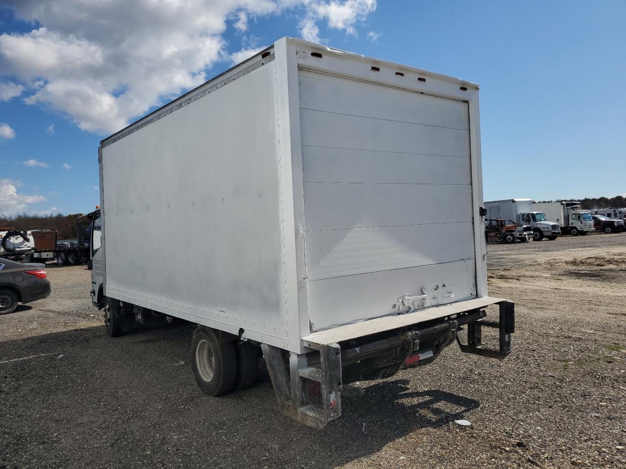 2009 ISUZU NPR photo 2