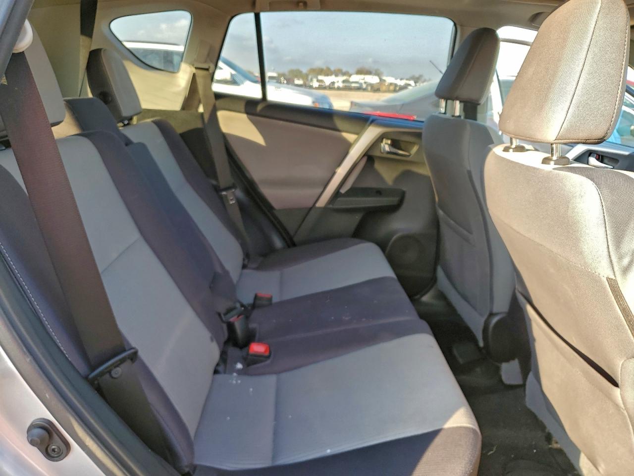 2015 TOYOTA RAV4 XLE photo 10