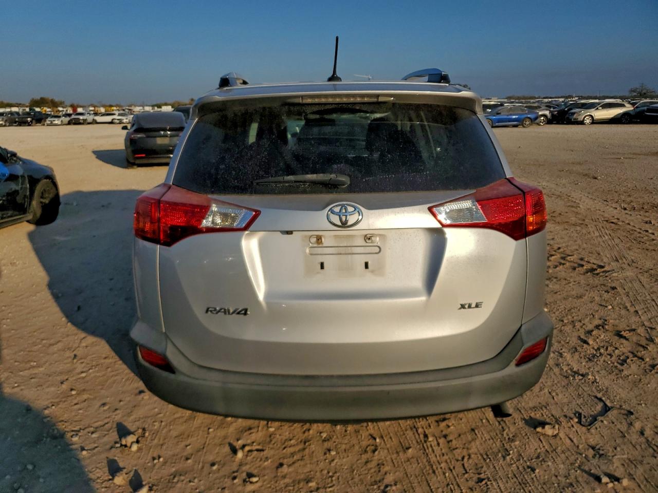 2015 TOYOTA RAV4 XLE photo 6