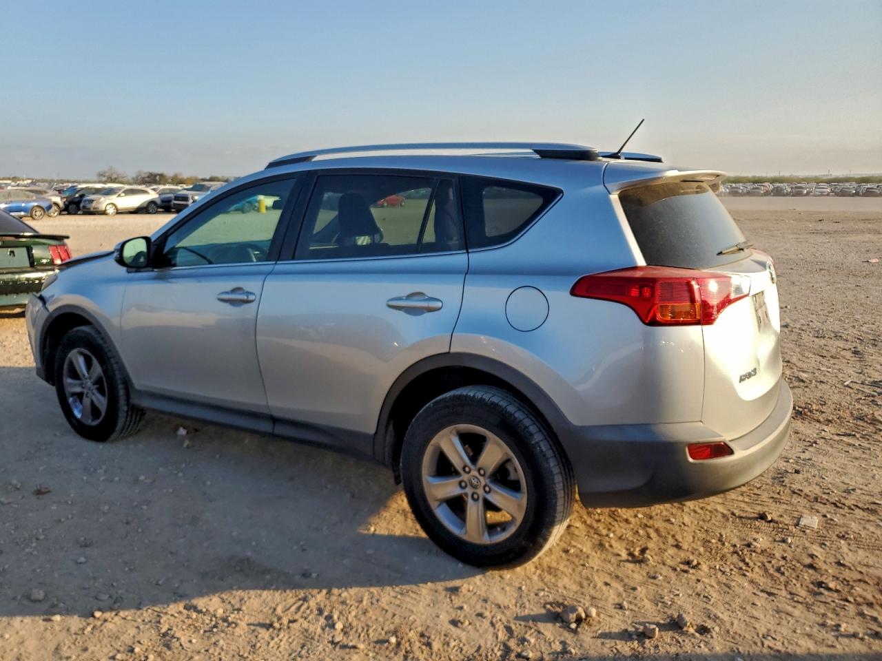 2015 TOYOTA RAV4 XLE photo 2
