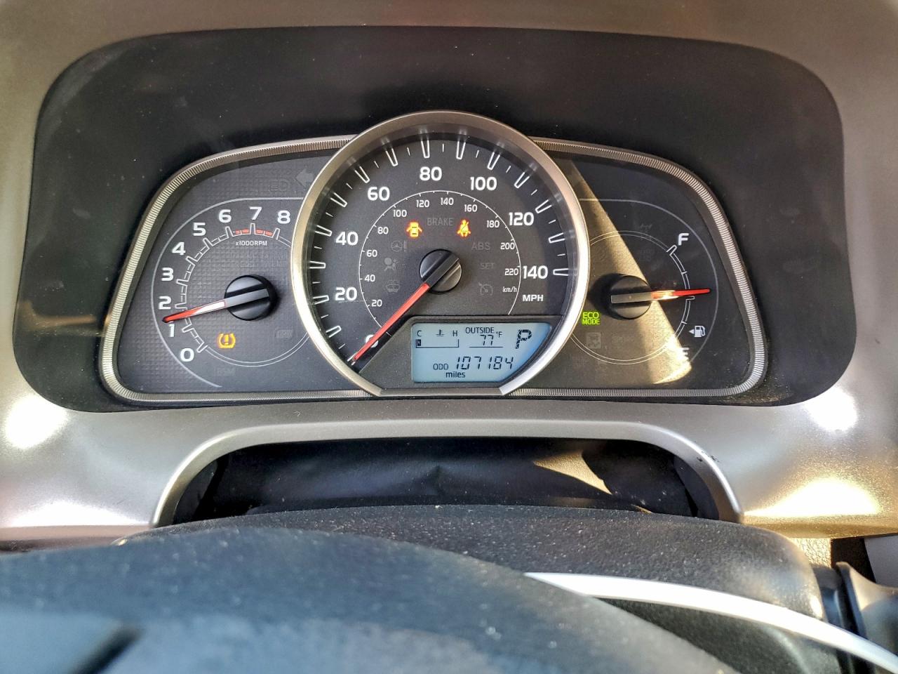 2015 TOYOTA RAV4 XLE photo 9