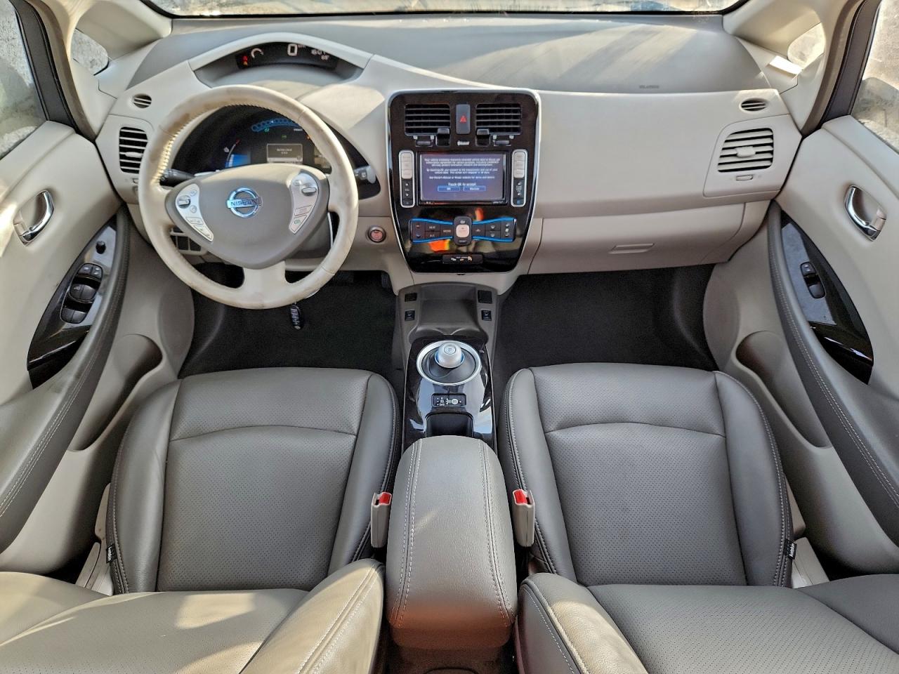 2013 NISSAN LEAF S photo 8