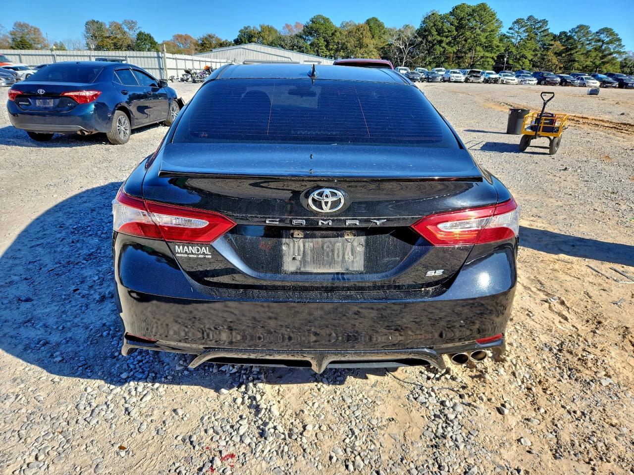 2020 TOYOTA CAMRY SE photo 6