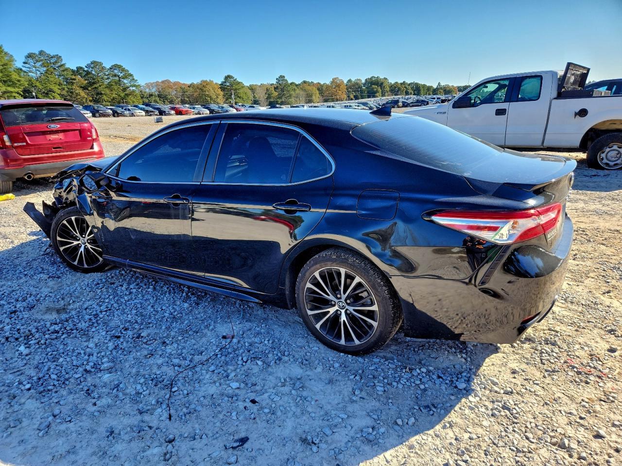 2020 TOYOTA CAMRY SE photo 2