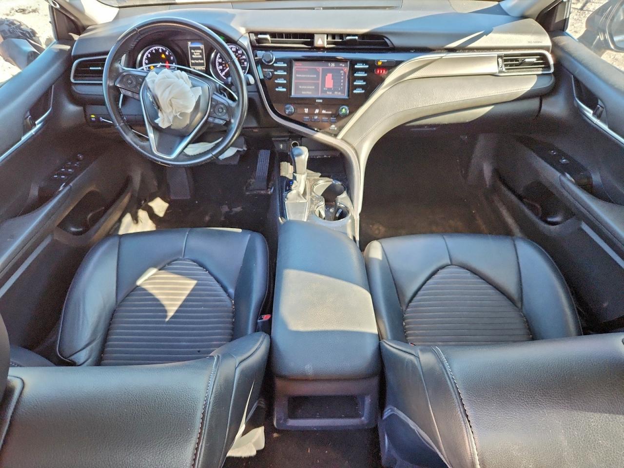 2020 TOYOTA CAMRY SE photo 8