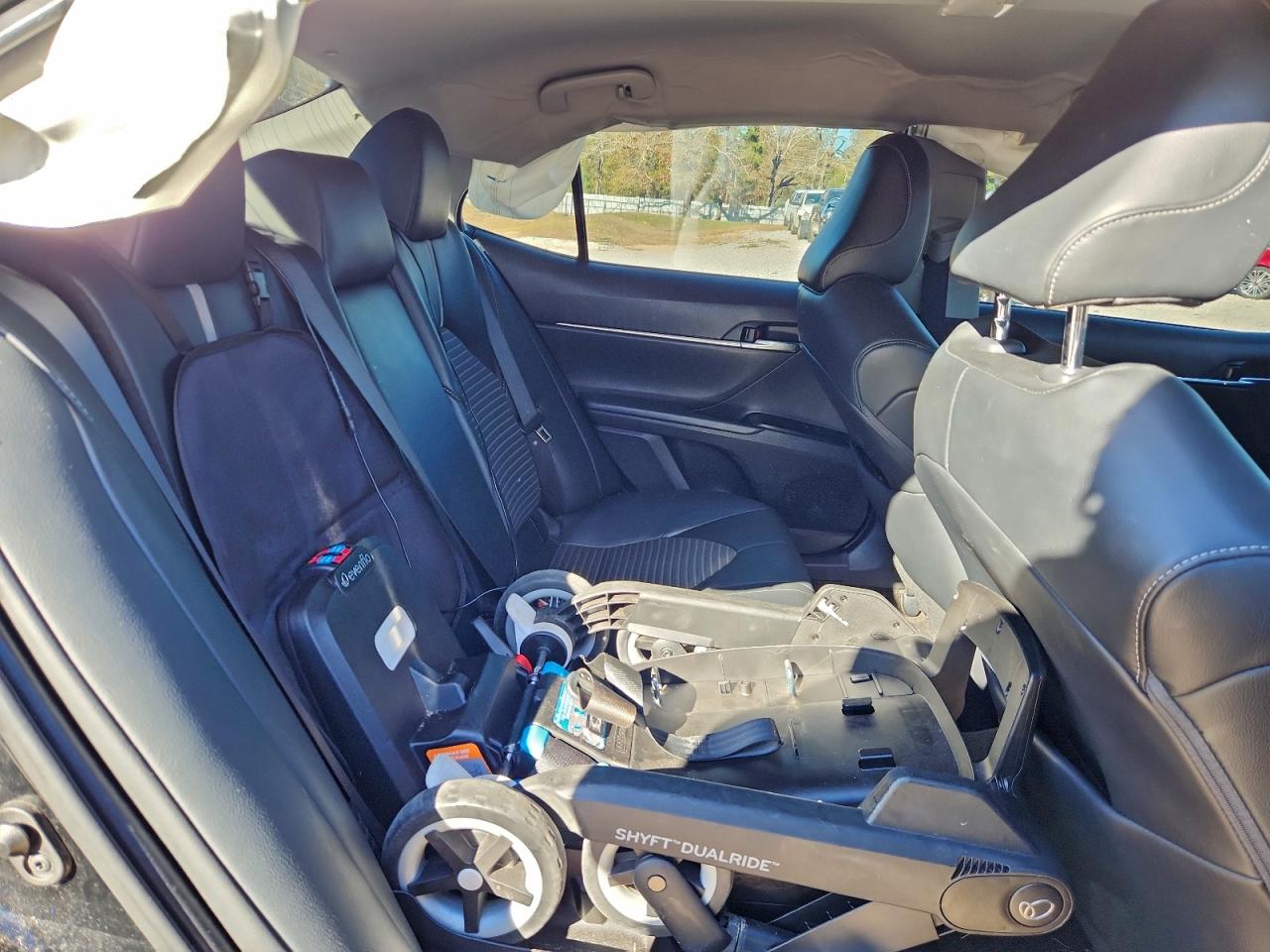 2020 TOYOTA CAMRY SE photo 10