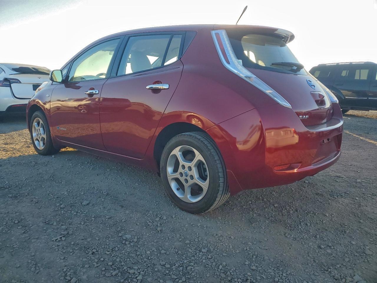2011 NISSAN LEAF SV photo 2