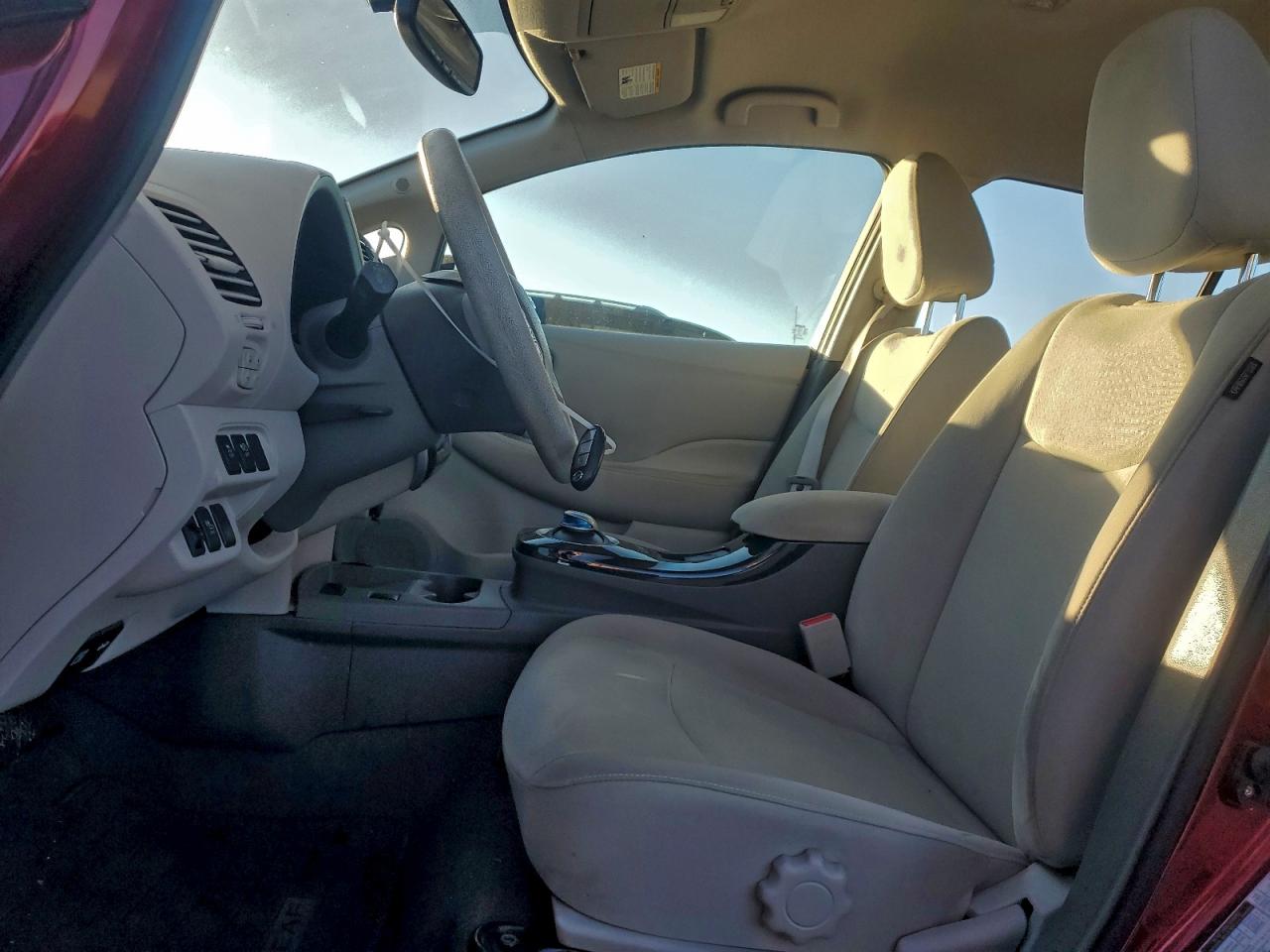 2011 NISSAN LEAF SV photo 7