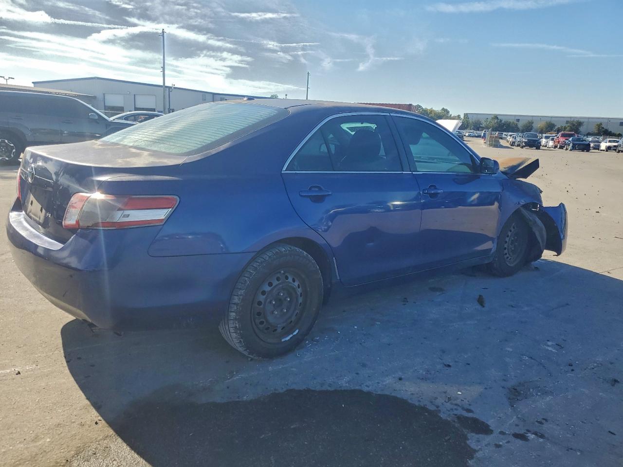 2011 TOYOTA CAMRY BASE photo 3