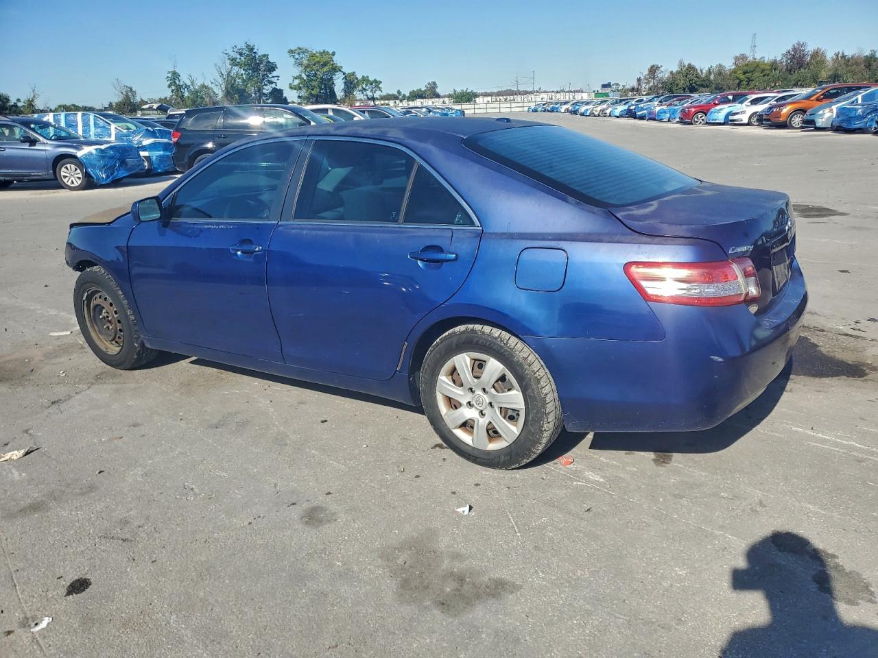 2011 TOYOTA CAMRY BASE photo 2