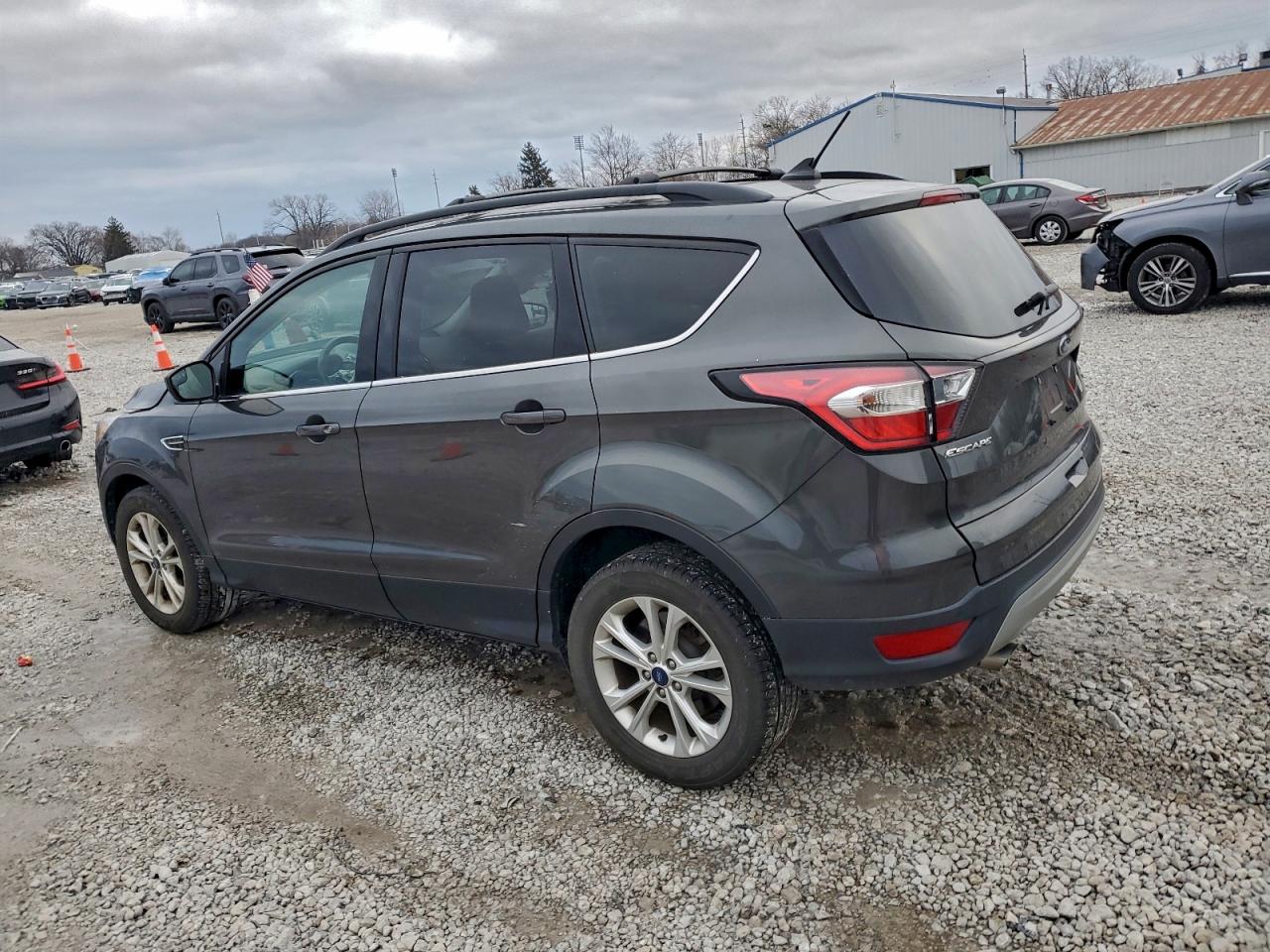 2018 FORD ESCAPE SEL photo 2