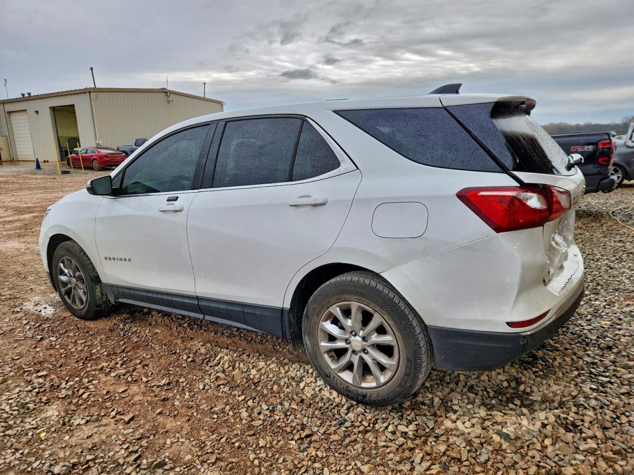 2018 CHEVROLET EQUINOX LT photo 2