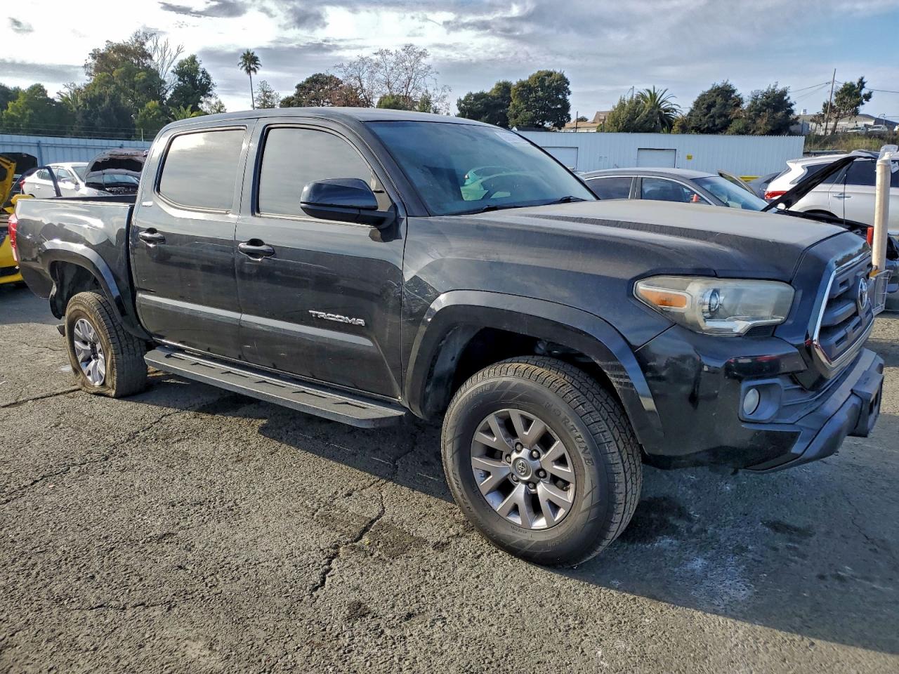 2017 TOYOTA TACOMA DOUBLE CAB photo 4