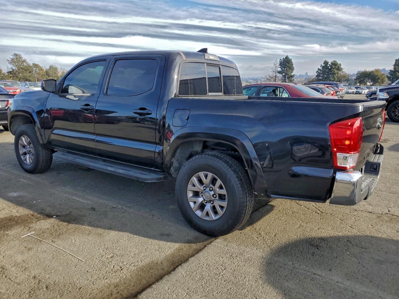 2017 TOYOTA TACOMA DOUBLE CAB photo 2