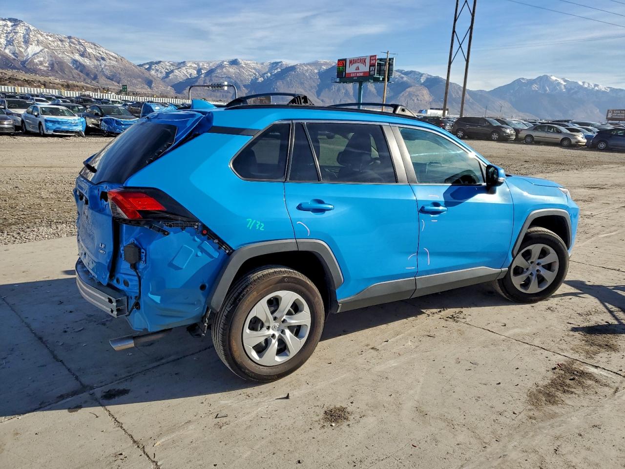 2021 TOYOTA RAV4 LE photo 3