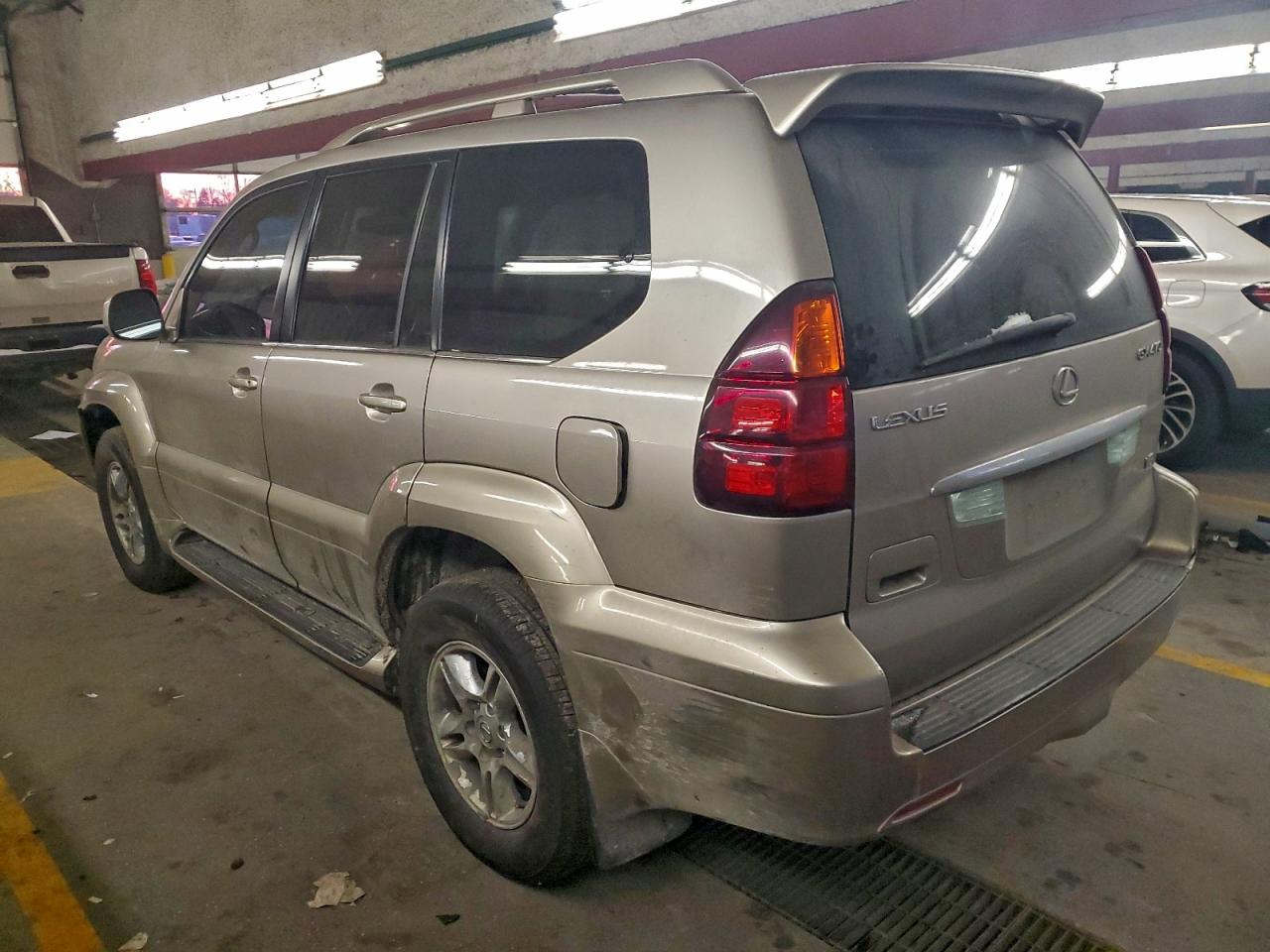 2004 LEXUS GX 470 photo 2