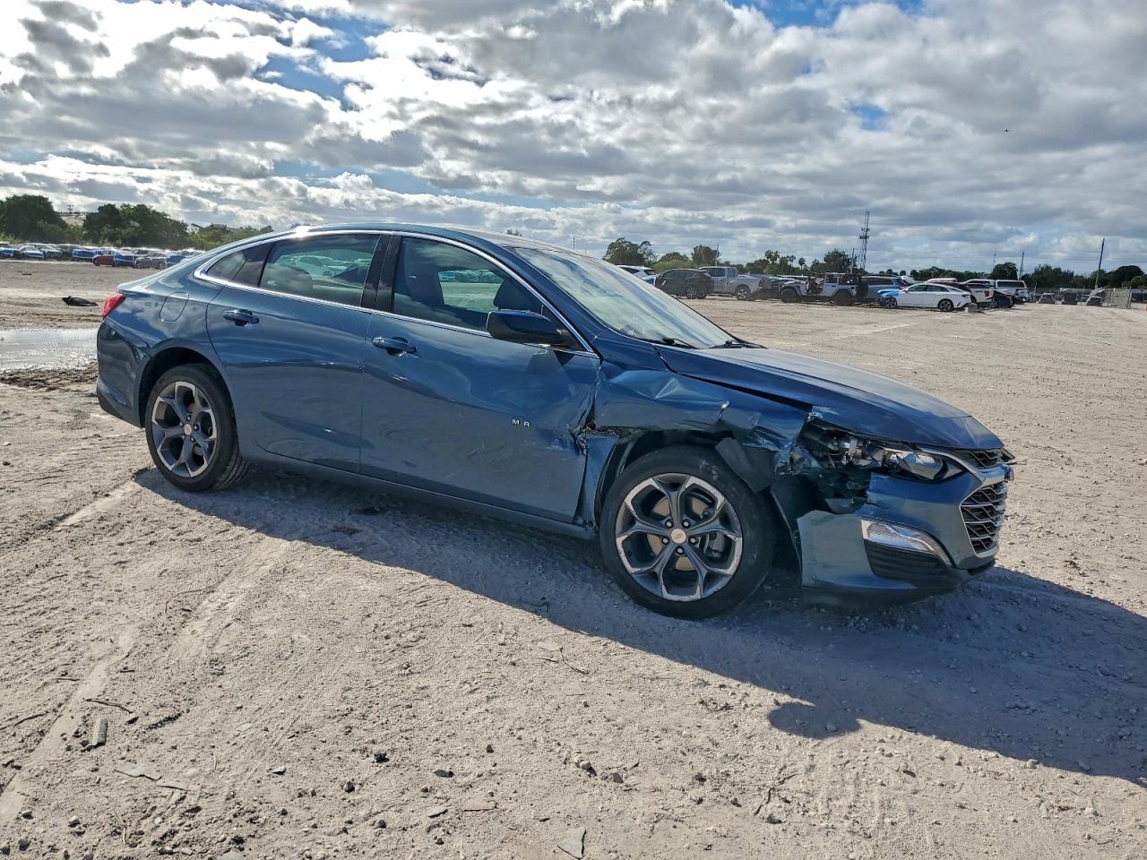 2024 CHEVROLET MALIBU LT photo 4