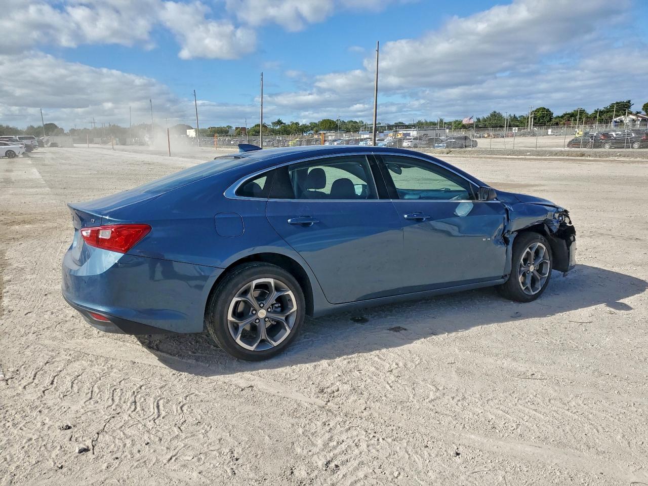 2024 CHEVROLET MALIBU LT photo 3