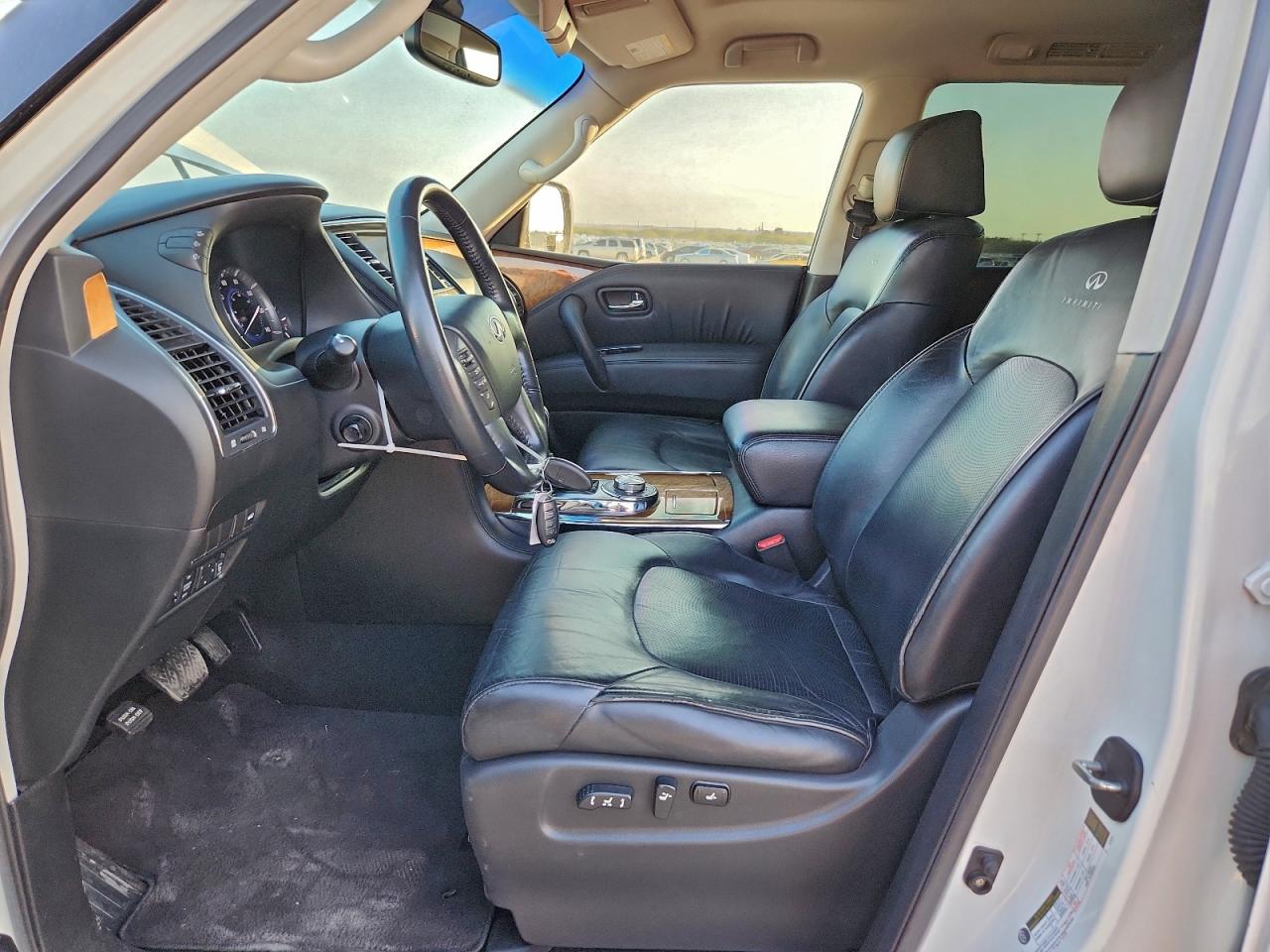 2012 INFINITI QX56 photo 7