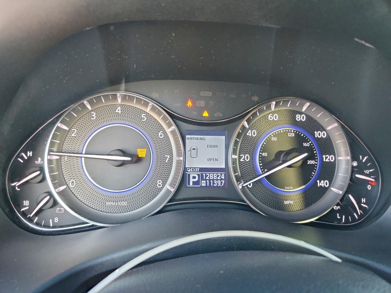 2012 INFINITI QX56 photo 9