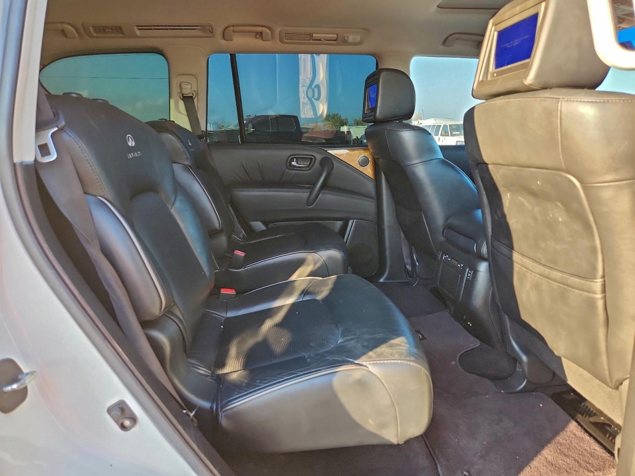 2012 INFINITI QX56 photo 11