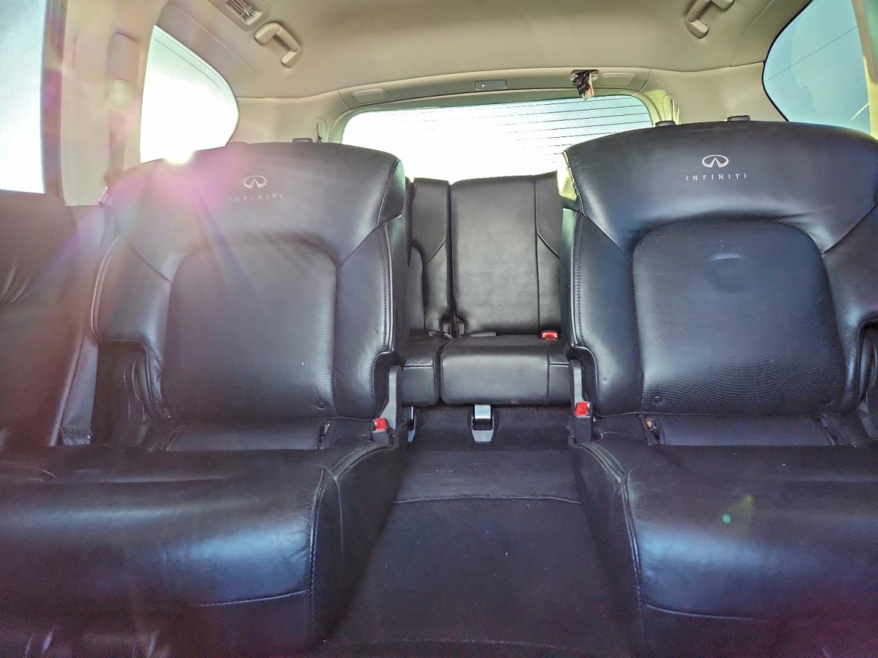 2012 INFINITI QX56 photo 10
